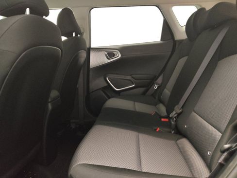 Used 2025 Kia Soul LX image 18