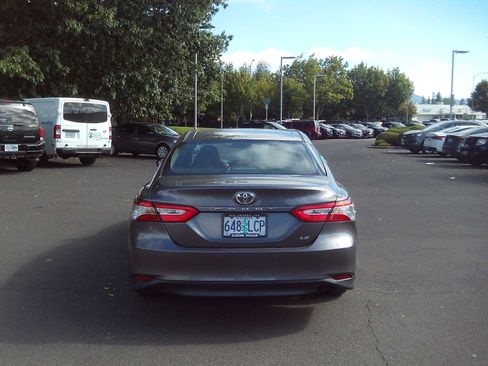 Used 2018 Toyota Camry LE FWD image 4