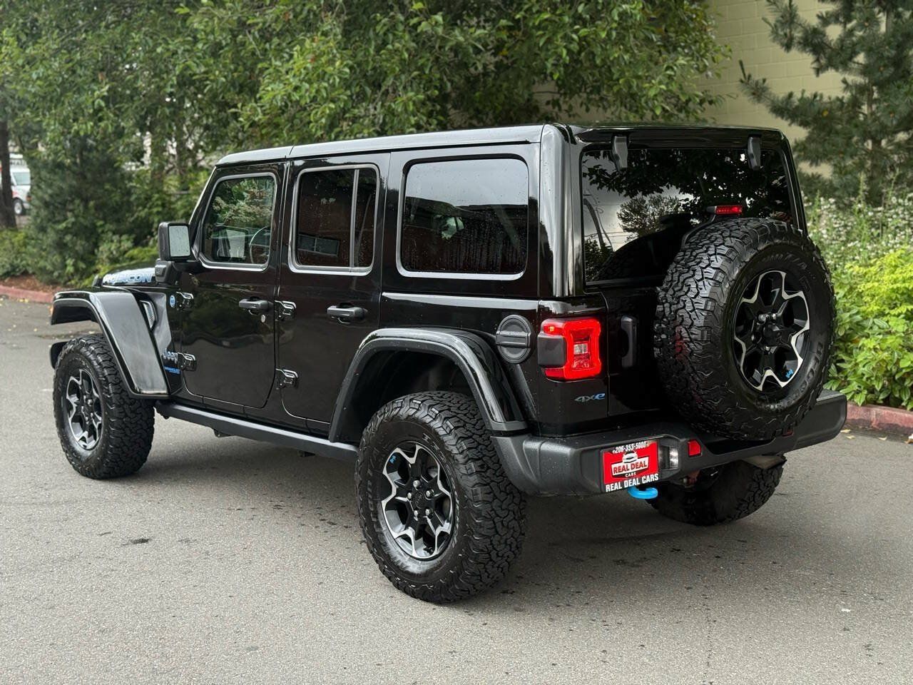 Used 2022 Jeep Wrangler Unlimited Rubicon 4xe w/ Cold Weather Group AWD/4WD image 5