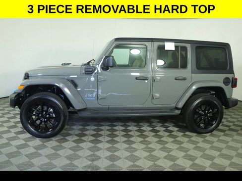 Used 2022 Jeep Wrangler Unlimited Sahara w/ Dual Top Group AWD/4WD image 6