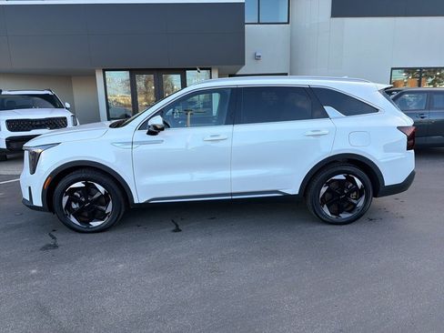 Used 2025 Kia Sorento SX Prestige image 2