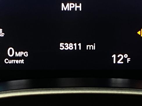 Used 2024 Chrysler Pacifica Touring-L image 18