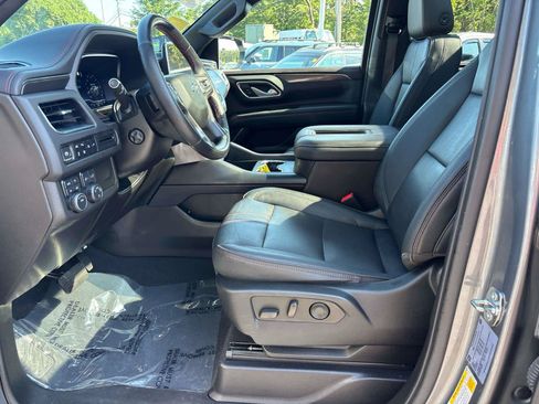 Used 2022 Chevrolet Suburban RST w/ Luxury Package AWD/4WD image 8