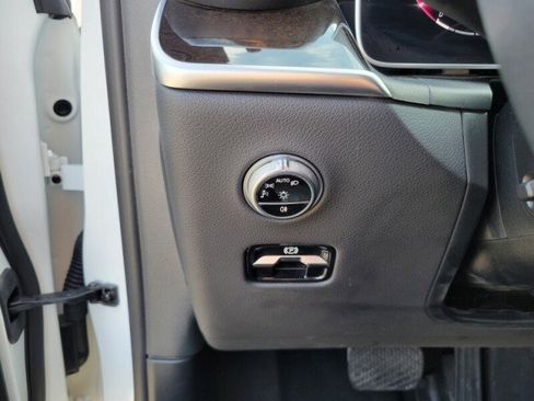 Used 2024 Mercedes-Benz GLC 300 w/ Winter Package image 20