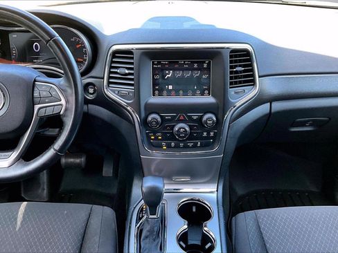 Certified 2018 Jeep Grand Cherokee Laredo RWD image 12