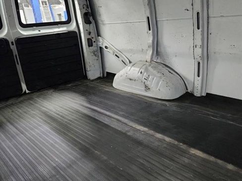 Used 2013 Chevrolet Express 2500 image 4