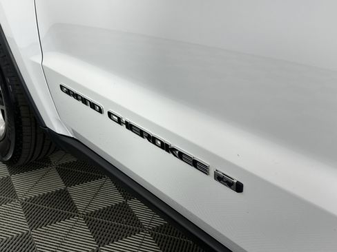 Used 2022 Jeep Grand Cherokee Limited image 18