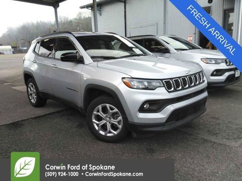 Used 2024 Jeep Compass Latitude image 1