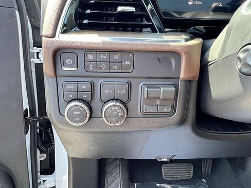 New 2026 Chevrolet Suburban High Country AWD/4WD image 13