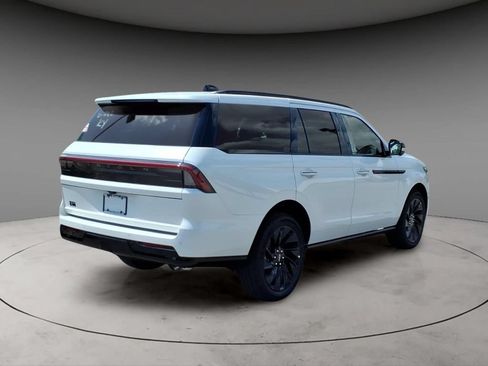 New 2027 Lincoln Navigator Reserve w/ Jet Appearance Package AWD/4WD image 9