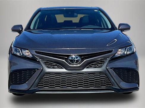 Used 2023 Toyota Camry SE image 3