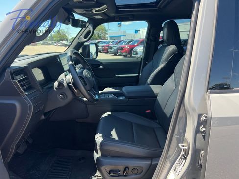 Used 2024 Lexus GX 550 w/ Accessory Package (2T) AWD/4WD image 12
