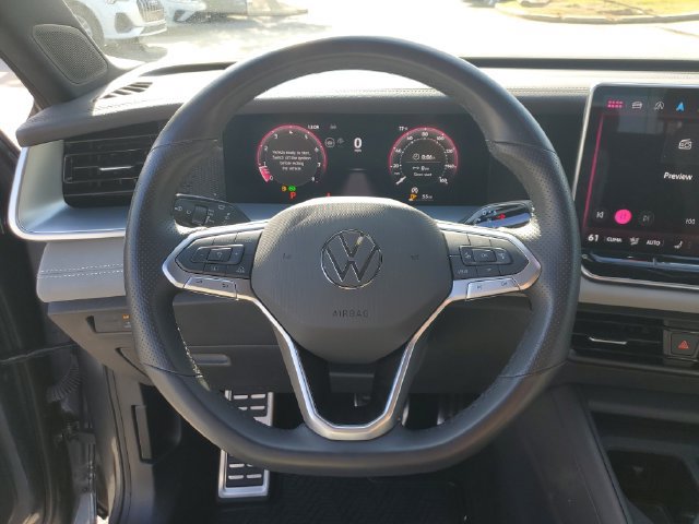 Used 2025 Volkswagen Tiguan SE R-Line FWD image 32