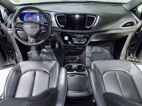 Used 2023 Chrysler Pacifica Touring-L w/ S Appearance Package image 16