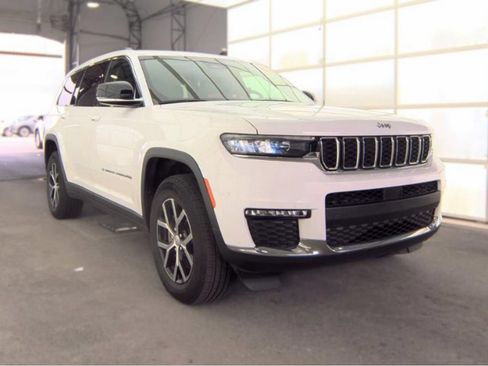 Used 2023 Jeep Grand Cherokee L Limited AWD/4WD image 4