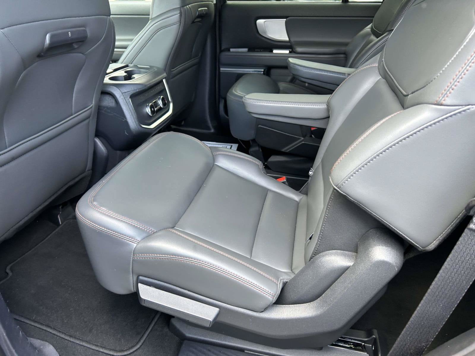 Used 2025 Ford Expedition Active RWD image 16