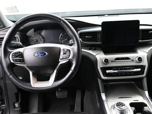 Used 2022 Ford Explorer XLT w/ Equipment Group 202A AWD/4WD image 13