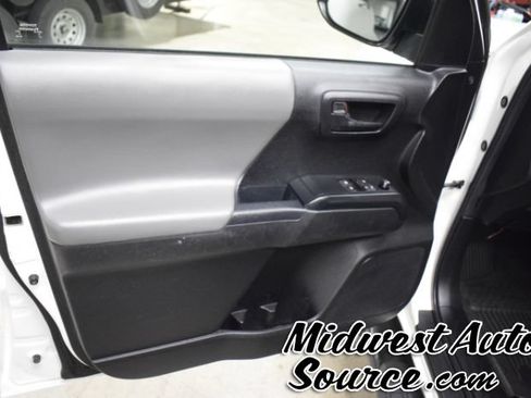 Used 2022 Toyota Tacoma SR RWD image 7