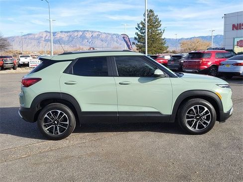 Used 2025 Chevrolet TrailBlazer LT w/ LT Cold Weather Package image 3