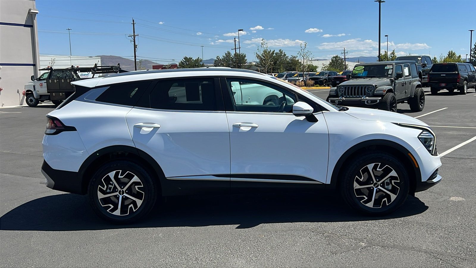Used 2024 Kia Sportage EX AWD/4WD image 4