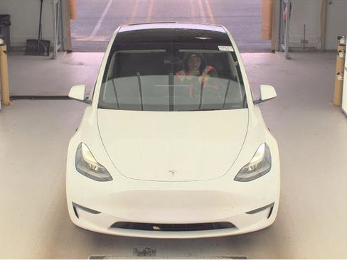 Used 2022 Tesla Model Y Performance image 15