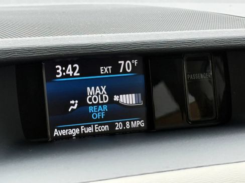 Used 2014 Toyota Sienna LE AWD/4WD image 16