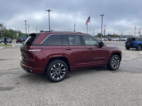 Used 2023 Jeep Grand Cherokee Overland w/ Adv Protech Group III AWD/4WD image 3