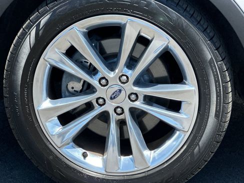 Used 2018 Ford Explorer XLT w/ Equipment Group 202A FWD image 32