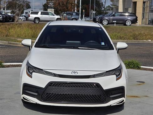 Used 2020 Toyota Corolla SE image 2