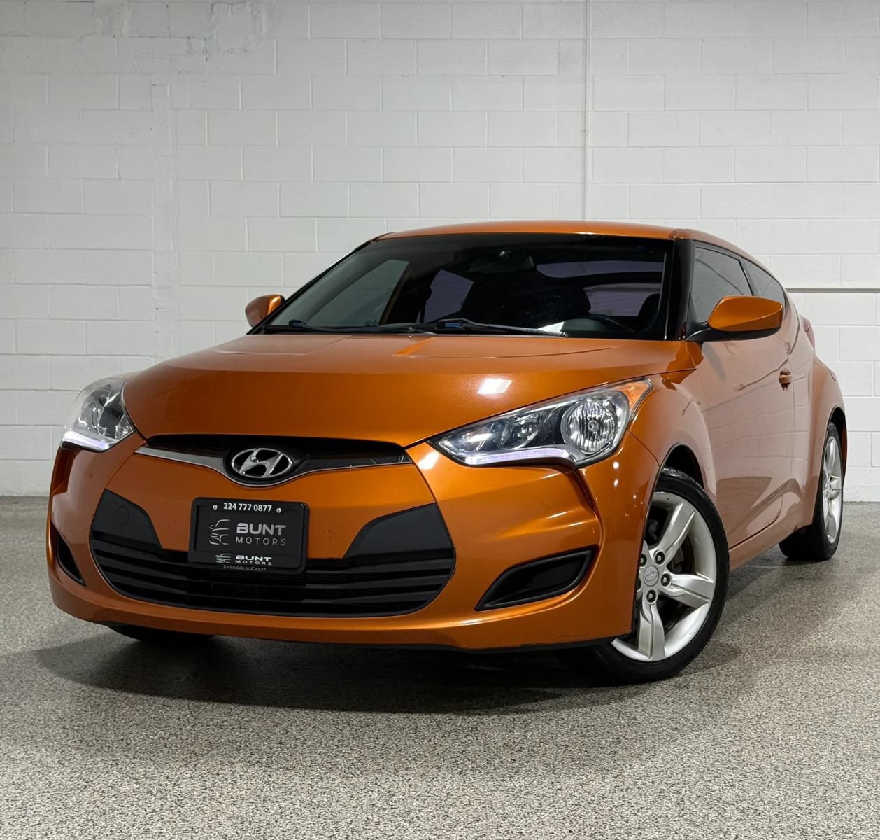 Used 2012 Hyundai Veloster FWD image 2