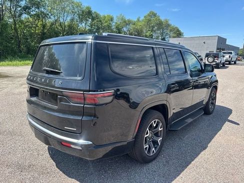 Used 2023 Jeep Wagoneer Series III w/ Preferred Equipment Group AWD/4WD image 11