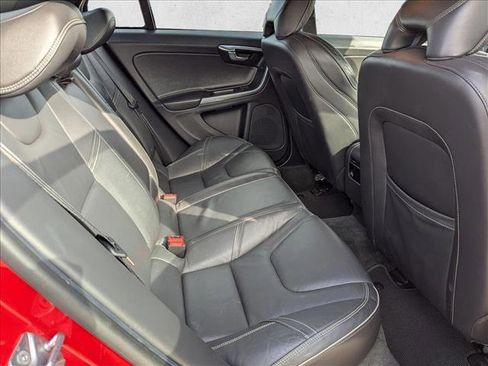 Used 2015 Volvo S60 T6 R-Design image 19
