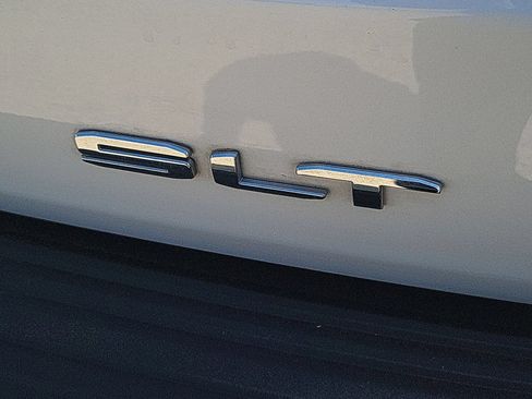 Used 2023 GMC Yukon XL SLT w/ SLT Premium Package RWD image 33