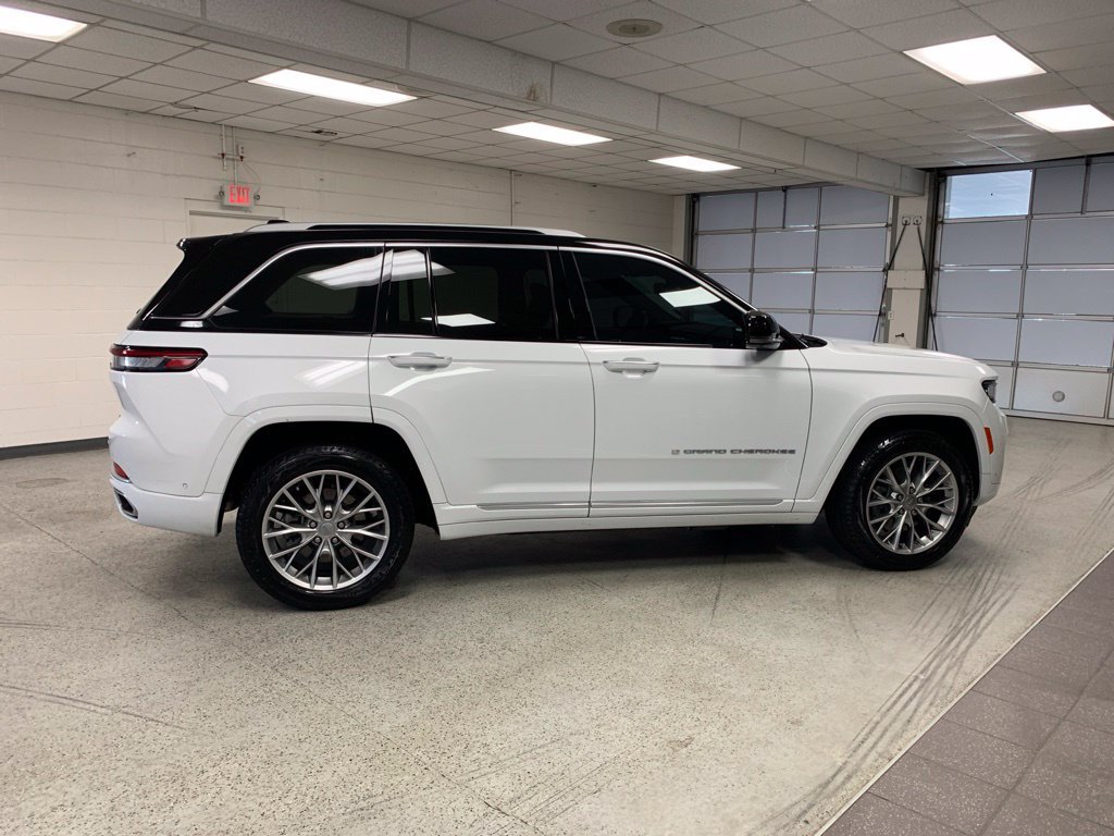 Used 2023 Jeep Grand Cherokee Summit w/ Advanced Protech Group IV AWD/4WD image 7