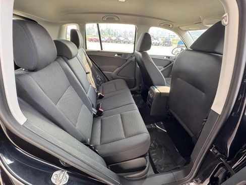 Used 2017 Volkswagen Tiguan S image 35