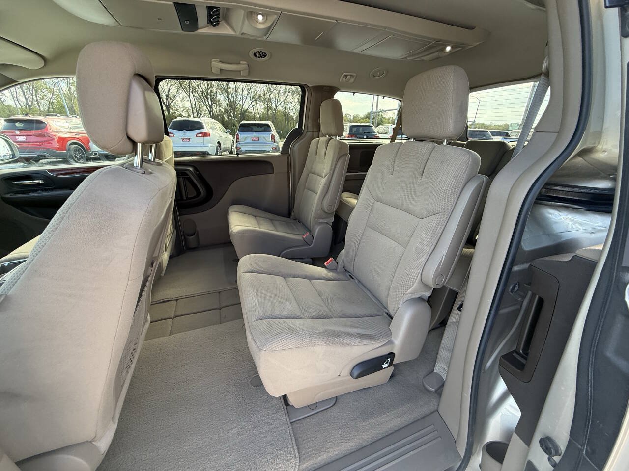 Used 2015 Chrysler Town & Country Touring w/ Driver Convenience Group FWD image 26