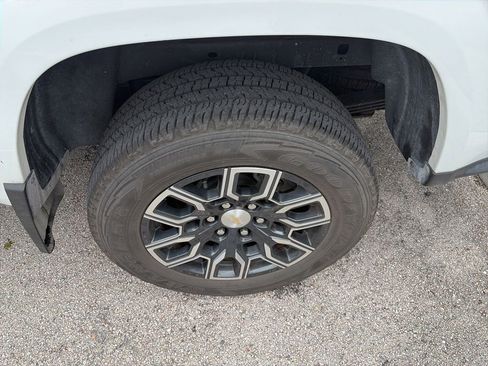 Used 2023 Chevrolet Colorado LT w/ LT Convenience Package III AWD/4WD image 8