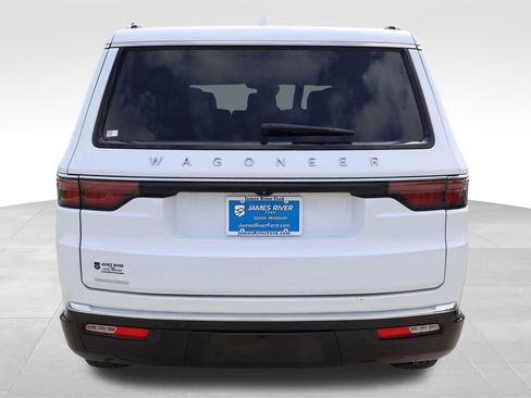 Used 2023 Jeep Wagoneer 4WD image 4