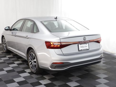 Used 2025 Volkswagen Jetta SE image 15