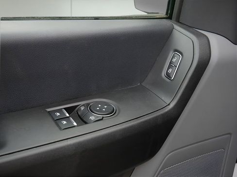 Used 2023 Ford F550 4x4 Regular Cab Super Duty image 17