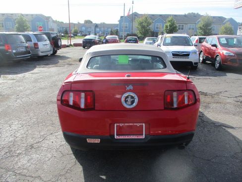 Used 2010 Ford Mustang Convertible image 5