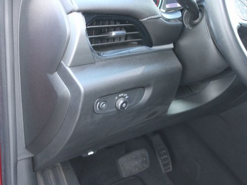 Used 2023 Chevrolet Traverse LT image 25