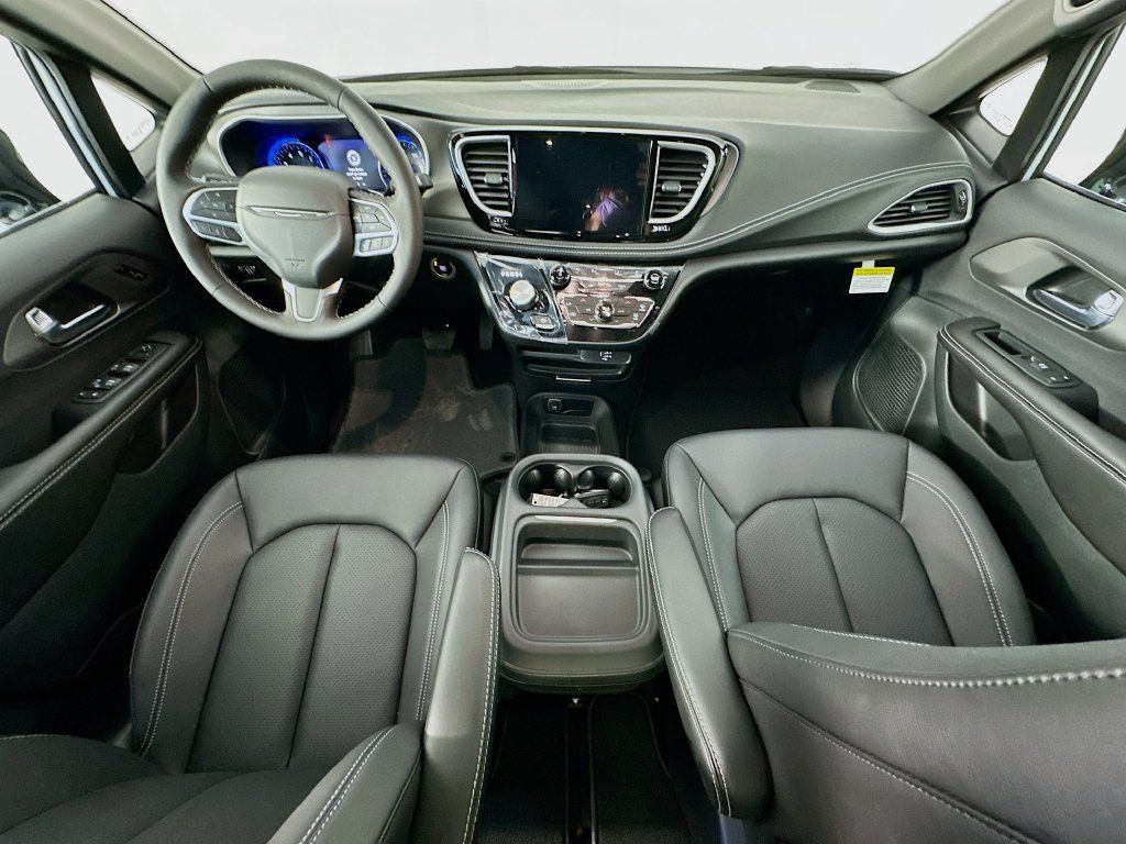 New 2027 Chrysler Pacifica Select FWD image 9