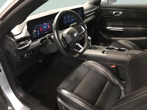 Used 2025 Ford Mustang Premium RWD image 10