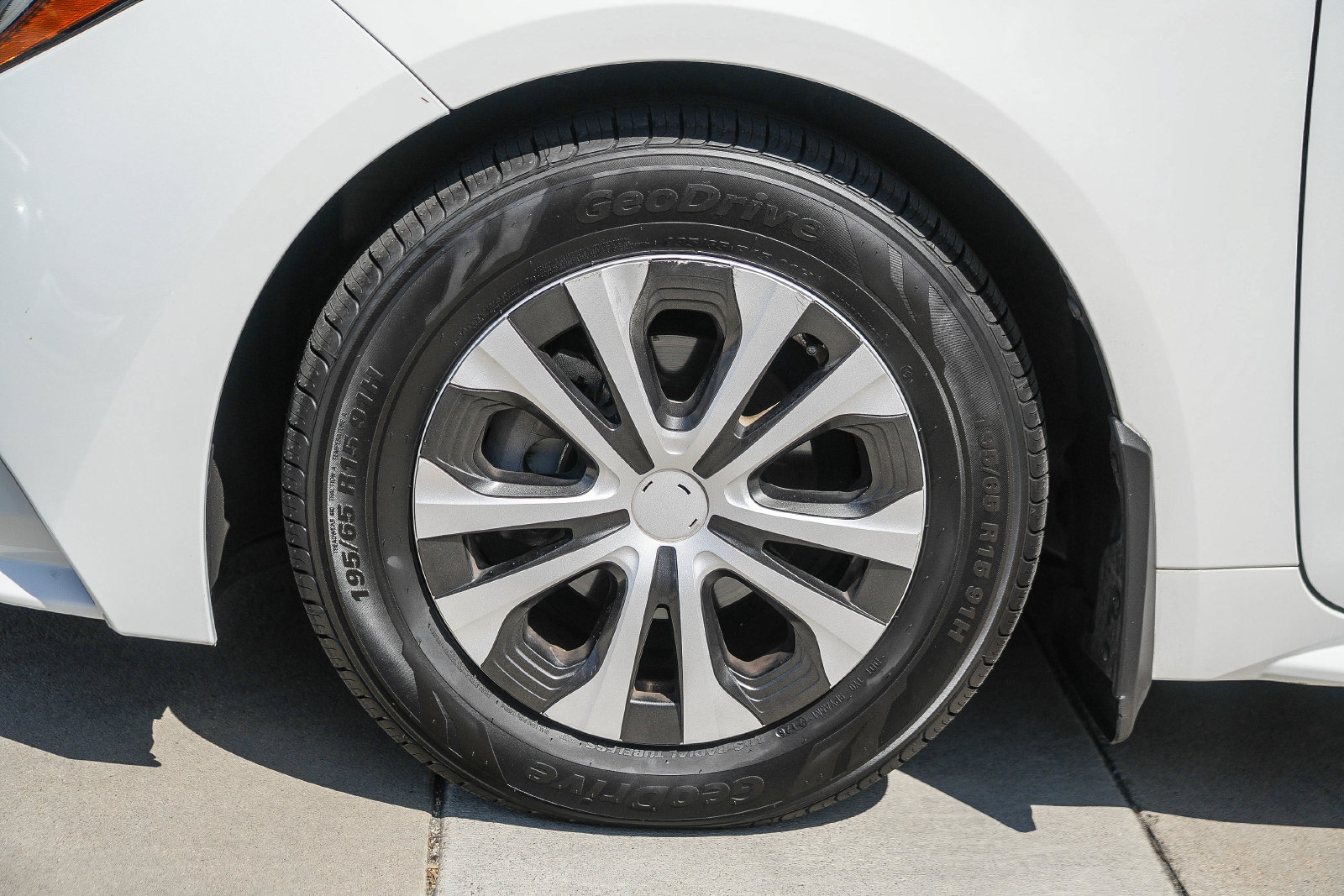 Used 2022 Toyota Corolla LE FWD image 11