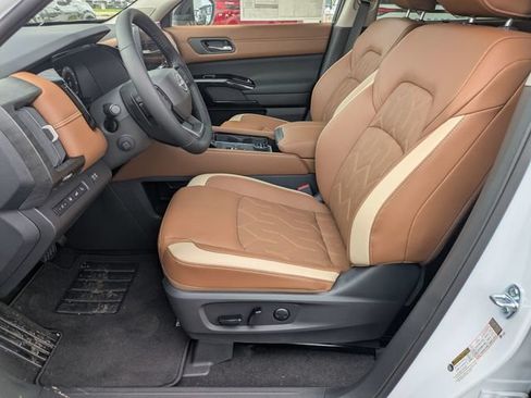 New 2026 Nissan Pathfinder Platinum w/ Accent Package AWD/4WD image 13
