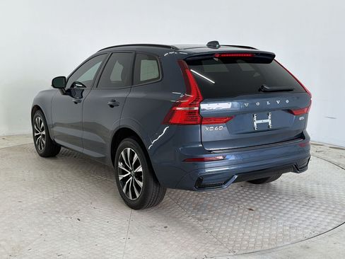 Used 2024 Volvo XC60 B5 Core AWD/4WD image 3