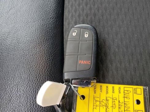 Used 2023 Jeep Compass Latitude image 28