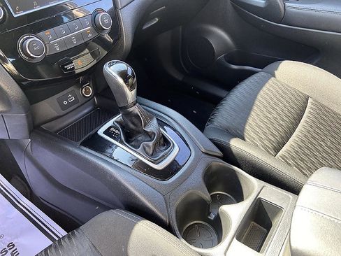 Used 2018 Nissan Rogue S FWD image 15