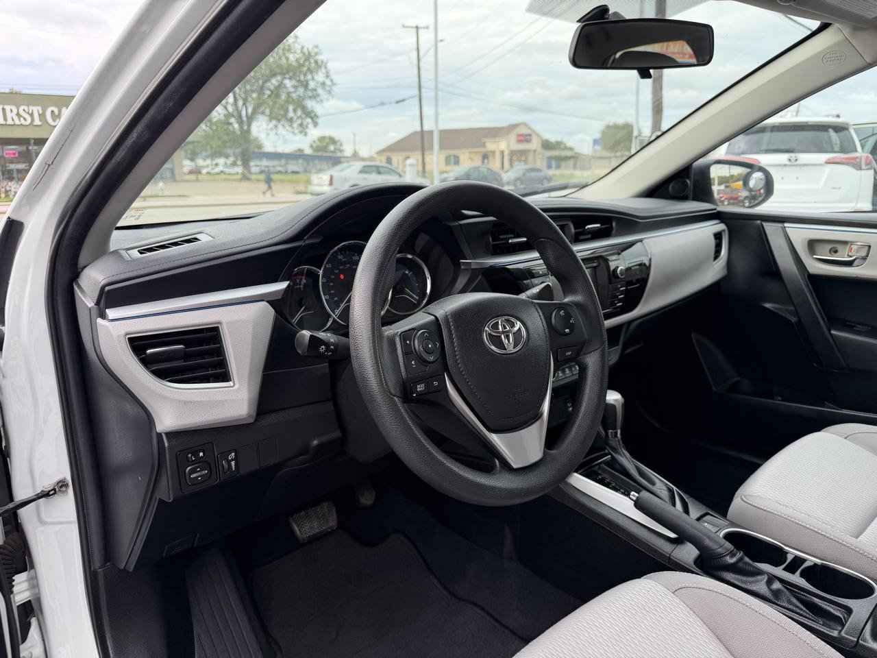 Used 2014 Toyota Corolla LE FWD image 9